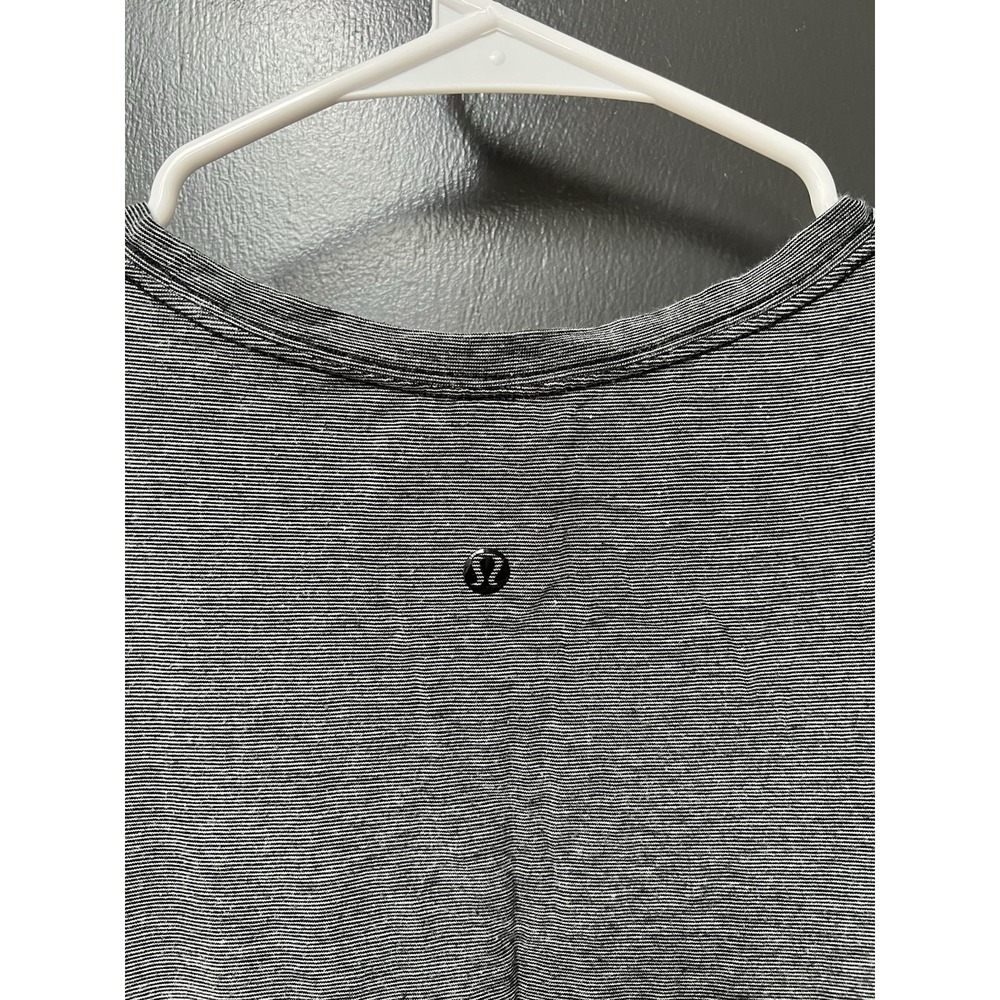 Lululemon Women's Gray Heathered Short Sleeve Crew Neck Top Size 6 - Picture 4 of 4